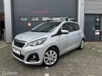 Peugeot 108 1.2 Style ✓Airco ✓Navi ✓Cruise ✓Nw APK, Auto's, Voorwielaandrijving, Stof, Gebruikt, Zwart