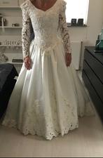 Trouwjurk wit incl. hoepel, Ophalen, Gedragen, Wit, Trouwjurk