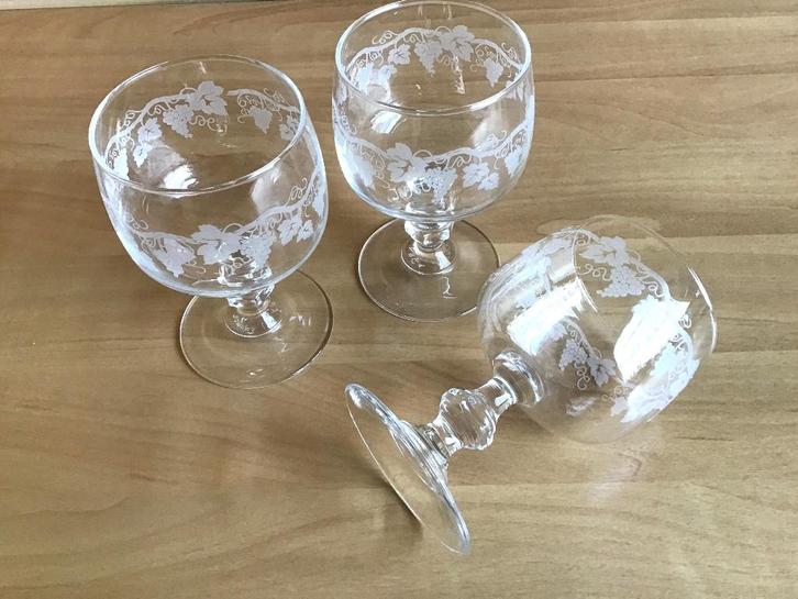 Vintage roemer wijnglazen wit 3x groot, Huis en Inrichting, Keuken | Servies, Gebruikt, Glas of Glazen, Overige stijlen, Glas