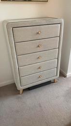 Commode met 5 lades ,kleur havermout met glazen blad, Huis en Inrichting, Kasten | Ladekasten, Zo goed als nieuw, Minder dan 100 cm
