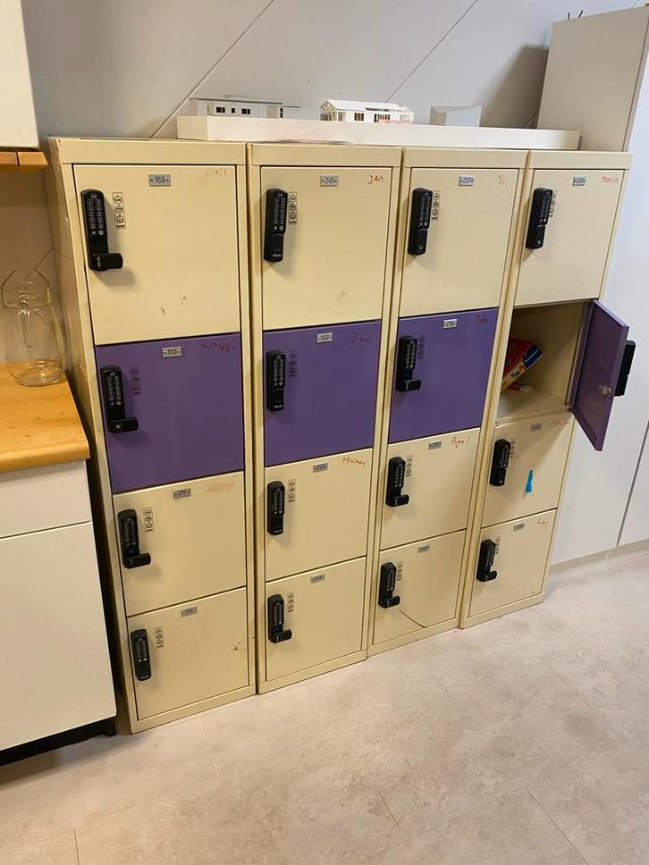 Gebruikte Kluisjes - 16 stuks - (bijna) gratis, Huis en Inrichting, Kasten | Lockerkasten, Gebruikt, Ophalen