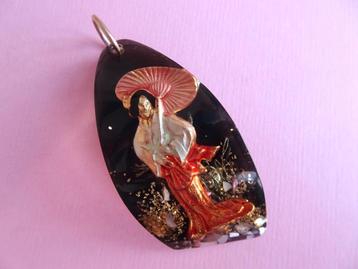 jwg Grote vintage 40s Reverse Carved china ketting hanger beschikbaar voor biedingen