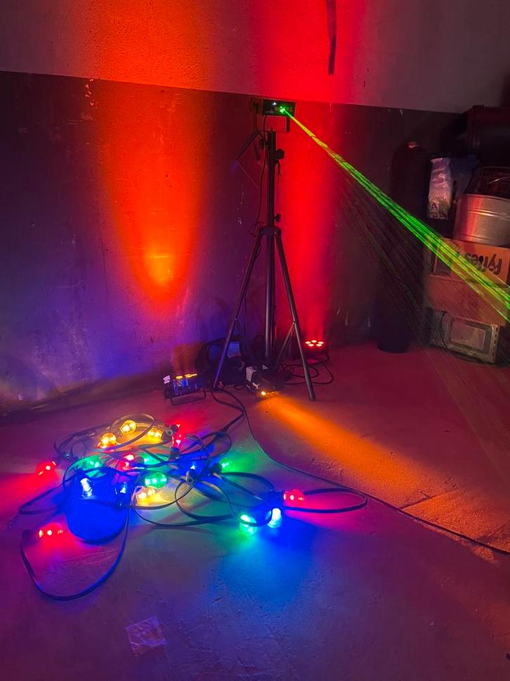 FESTIBAK complete verlichtingsset in 1 bak te huur!!, Hobby en Vrije tijd, Feestartikelen | Verhuur, Zo goed als nieuw, Overige