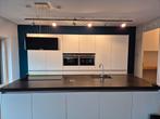Moderne witte keuken - Modern white kitchen, Ophalen, Wit, Hoekkeuken, Zo goed als nieuw