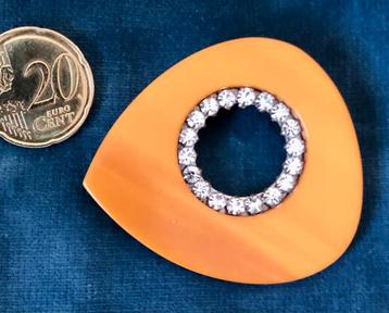 Vintage Bakeliet / Fenolhars Broche, met 18 strass-steentjes beschikbaar voor biedingen