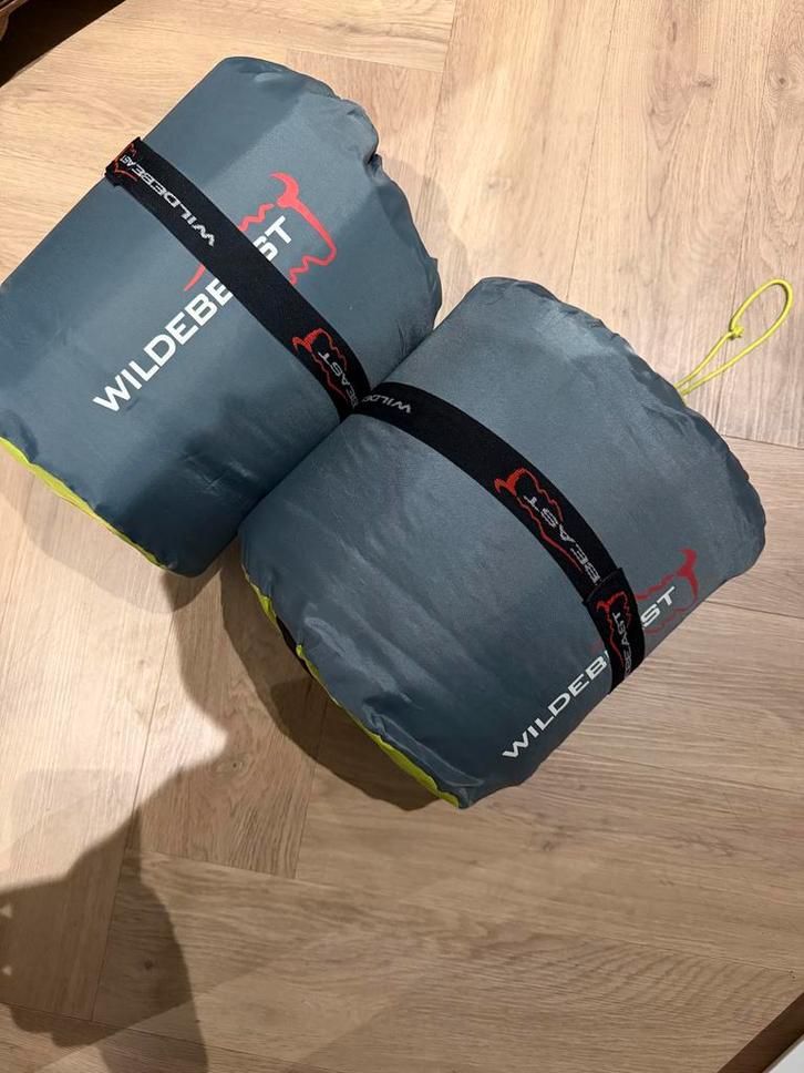 Twee Wildebeast slaapmatten, Caravans en Kamperen, Slaapmatten, Gebruikt, 1-persoons, Ophalen