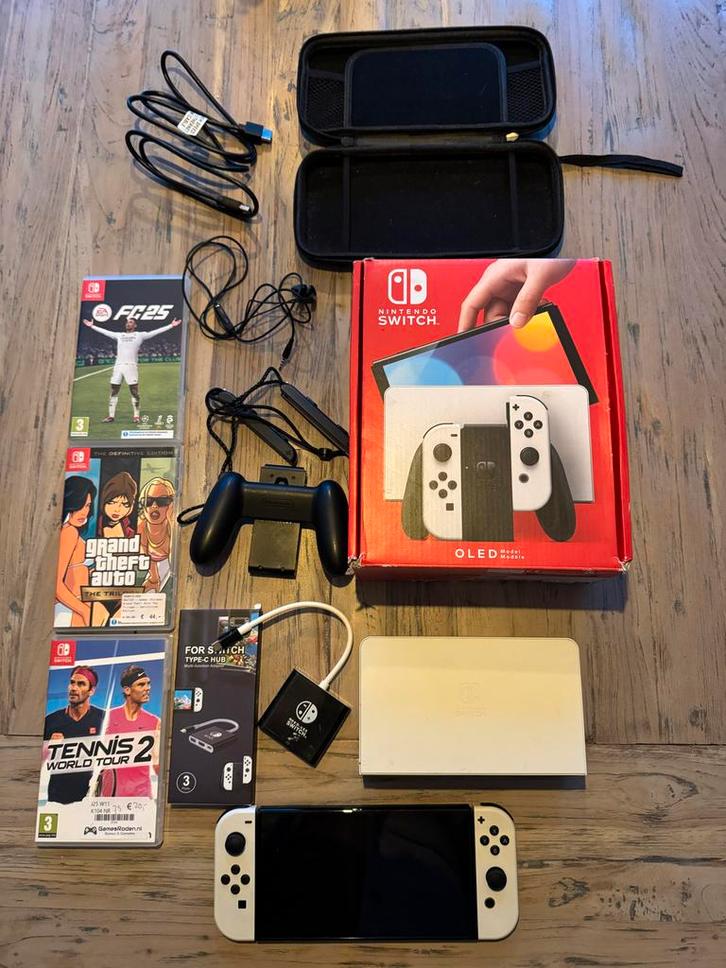 Nintendo Switch OLED Compleet  4 games case switch hub 256gb, Spelcomputers en Games, Spelcomputers | Nintendo Switch, Zo goed als nieuw