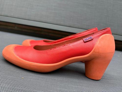 CAMPER pump met hakje rood/oranje mt 39, Kleding | Dames, Schoenen, Zo goed als nieuw, Rood, Ophalen of Verzenden