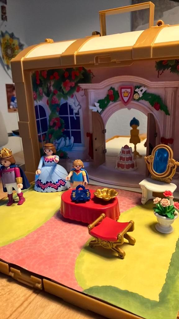 Kasteel playmobil   in koffer  meeneem  met meubels popjes, Kinderen en Baby's, Speelgoed | Playmobil, Gebruikt, Ophalen of Verzenden