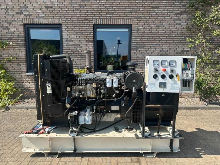 Perkins Stamford 100 kVA noodstroom generatorset (bj 2007), Zakelijke goederen, Machines en Bouw | Aggregaten, Ophalen of Verzenden