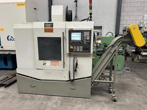 Bewerkingscentrum First MCV 300, Doe-het-zelf en Verbouw, Draaibanken, Gebruikt, Freesbank, Minder dan 500 mm, Computergestuurd (Cnc)