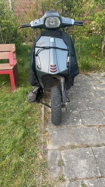 Vespa sprint 2017 beschikbaar voor biedingen