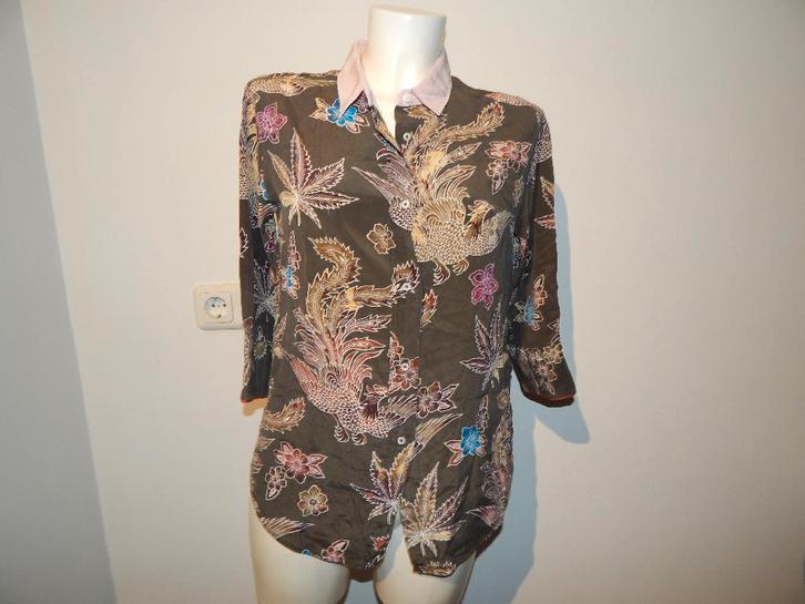Sandro zijde blouse in print sier vogels chinees bloemen 38, Kleding | Dames, Blouses en Tunieken, Gedragen, Maat 38/40 (M), Overige kleuren