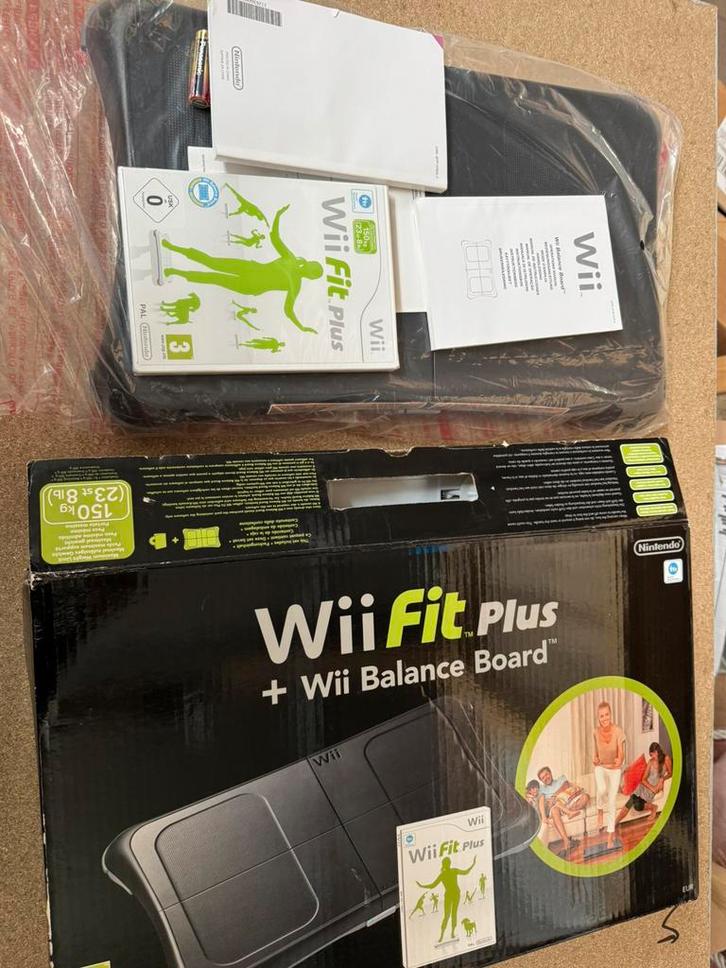 Wii Fit Plus + Balance Board - Nieuw!, Spelcomputers en Games, Games | Nintendo Wii, Nieuw, Sport, 1 speler, Vanaf 3 jaar, Verzenden