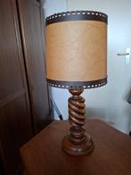schemerlamp met gedraaide houten voet en leren kap, Huis en Inrichting, Lampen | Vloerlampen, Ophalen