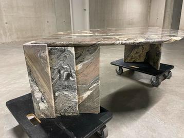 Italiaans marmeren salontafel👁️💧 Roche Bobois  “eye” uniek beschikbaar voor biedingen