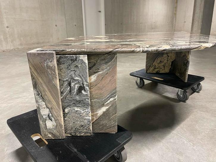 Italiaans marmeren salontafel👁️💧 Roche Bobois  “eye” uniek, Huis en Inrichting, Tafels | Salontafels, Minder dan 50 cm, 50 tot 100 cm