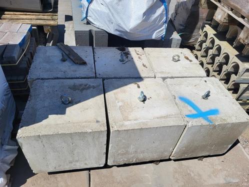 Betonnen vloerankers/ballastblokken met oog, Tuin en Terras, Bielzen en Borders, Zo goed als nieuw, Blok, Beton, Minder dan 100 cm
