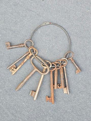 Antieke grote sleutelringen €4,50 per stuk(zonder sleutels) beschikbaar voor biedingen