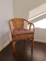 GEBRUIKTE RIETEN STOEL MET KUSSENTJE, Huis en Inrichting, Stoelen, Ophalen, Gebruikt, Bruin, Riet of Rotan