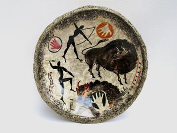 schaaltje met bizons en jagers - aardewerk   beschikbaar voor biedingen