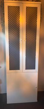 Hoge kledingkast, mag voor een klein prijsje weg, Huis en Inrichting, Ophalen, Gebruikt, 50 tot 75 cm, 150 tot 200 cm