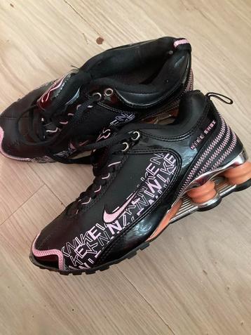 Vintage Nike Shox Y2K Zwart/Roze met Flames Zeldzaam beschikbaar voor biedingen