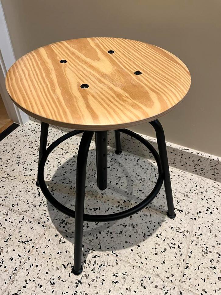 IKEA Kullaberg kruk - verstelbaar, Huis en Inrichting, Barkrukken, Zo goed als nieuw, 30 tot 60 cm, Hout, 1 kruk, In hoogte verstelbaar