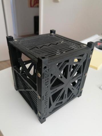 3D Geprinte TU Delft Nanosatelliet Replica beschikbaar voor biedingen