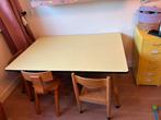 Leuke vintage gele kindertafel met 3 houten stoeltjes, Ophalen of Verzenden, Gebruikt, Tafel(s) en Stoel(en)