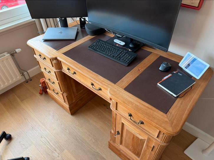 Klassiek bureau, Huis en Inrichting, Bureaus, Zo goed als nieuw, Ophalen