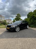 BMW 1-Serie 2.0 118I 3DR 2008 Nwe APK, Auto's, BMW, 1-Serie, Achterwielaandrijving, 1995 cc, Zwart