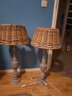 Twee Staande Lampen met Rietenkappen, Huis en Inrichting, Lampen | Tafellampen, Ophalen of Verzenden