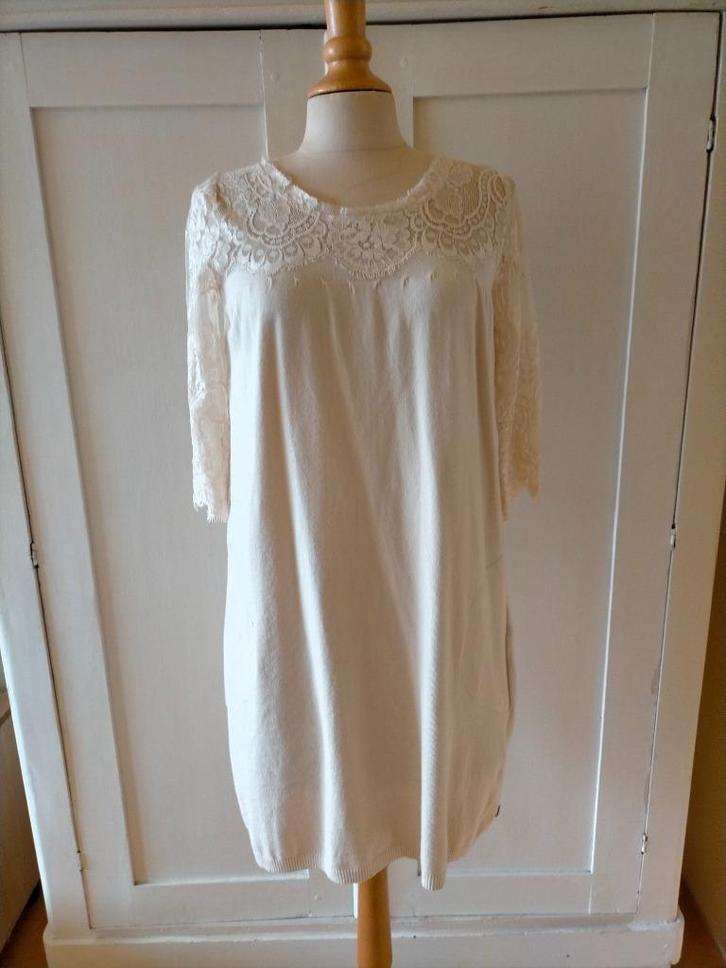 Off-white korte jurk van Twin-set met kant 38 40 viscose, Kleding | Dames, Jurken, Zo goed als nieuw, Maat 38/40 (M), Wit, Boven de knie