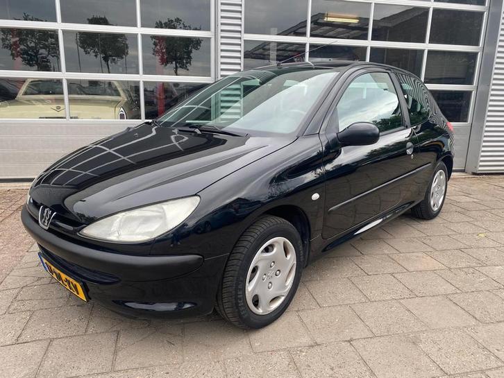 Peugeot 206 1.4 XR 69000 KM APK NIEUW, Auto's, Peugeot, Te koop, Centrale vergrendeling, Elektrische ramen, Startonderbreker, Benzine
