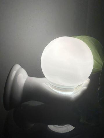 Delfts Wit – Keramieken handlamp – Opaline globe – jaren 70 beschikbaar voor biedingen