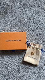 Louis Vuitton V oorbel, 1 stuk, Ophalen of Verzenden, Zo goed als nieuw, Goud, Overige materialen