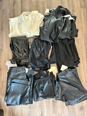 Nieuw restpartij 26 stuks leren dames kleding meerdere maten beschikbaar voor biedingen