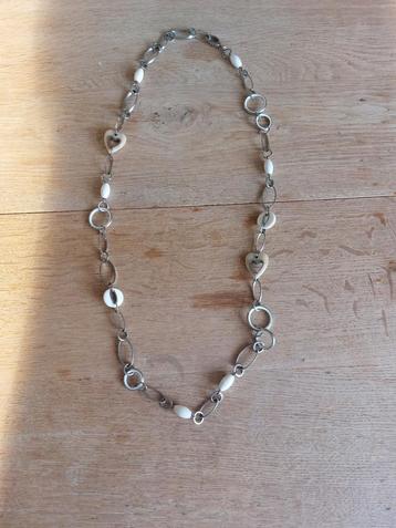 Leuke Ketting met Hartjes en Schelpjes beschikbaar voor biedingen