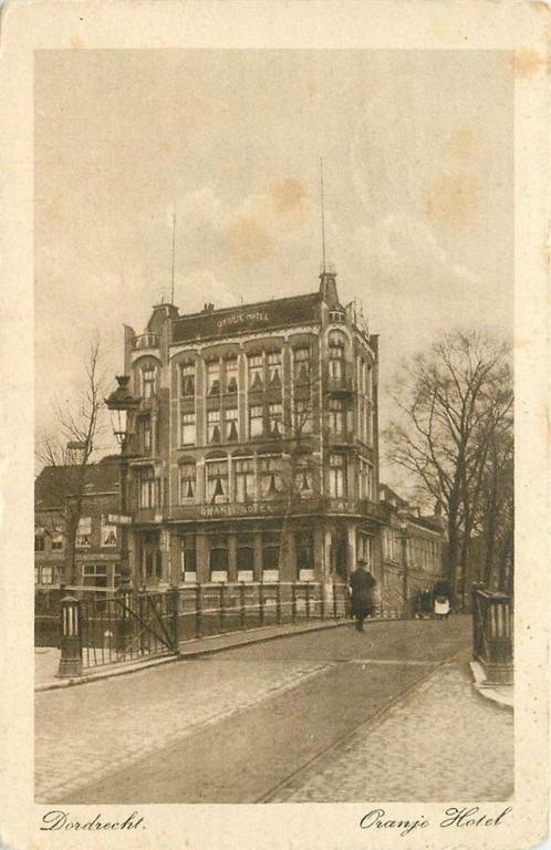 (701-050-019) Dordrecht Oranje Hotel, Verzamelen, Ansichtkaarten | Nederland, Zuid-Holland, Verzenden