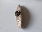 Oude gehamerde broche met zeeuwse knoop, Sieraden, Tassen en Uiterlijk, Antieke sieraden, Verzenden, Overige materialen, Broche