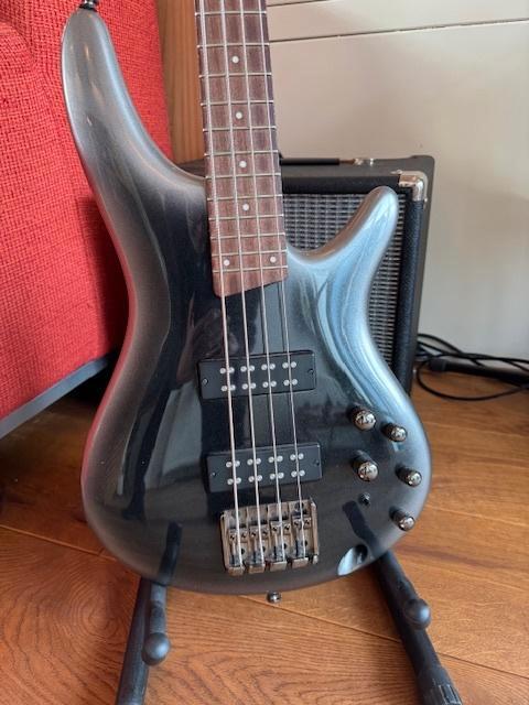 Ibanez Basgitaar SR300E, Muziek en Instrumenten, Snaarinstrumenten | Gitaren | Bas, Zo goed als nieuw, Elektrisch, Ophalen