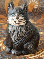 Oude deurstopper uit Engeland als poes of kat van ijzer.