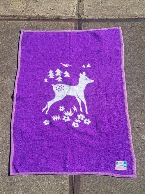 Vintage paarse babydeken van Dralon – Bambi design – Vendori, Kinderen en Baby's, Dekens, Slaapzakjes en Inbakerproducten, Gebruikt