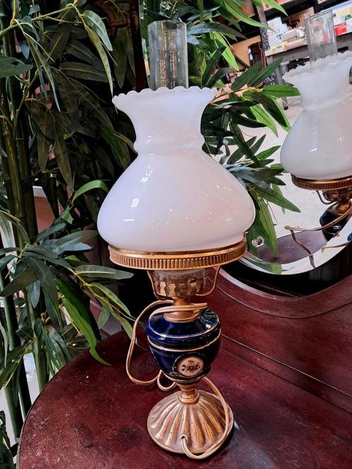 Tafellamp in petroleumstijl, Antiek en Kunst, Antiek | Lampen, Ophalen of Verzenden