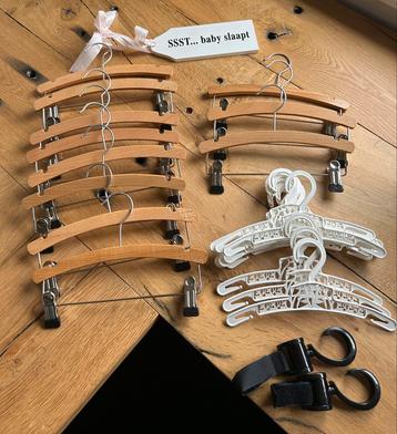 Houten  klem kledinghangers voor rokjes of broekjes beschikbaar voor biedingen