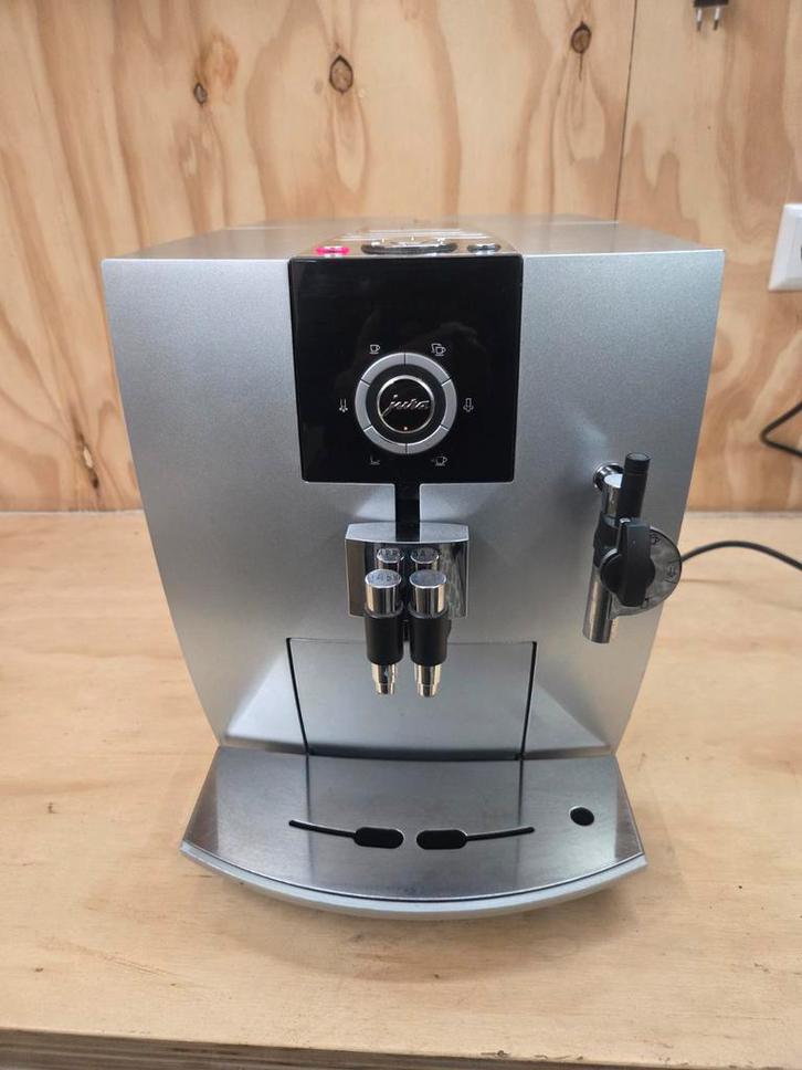 Jura impressa j5 koffiemachine, Witgoed en Apparatuur, Koffiezetapparaten, Gebruikt, Gemalen koffie, Koffiebonen, Combi, 10 kopjes of meer