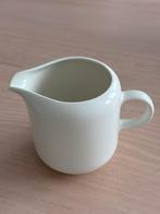 Arabia Finland Arctica melkkannetje wit, Huis en Inrichting, Keuken | Servies, Ophalen of Verzenden, Aardewerk, Wedgwood, Bord(en)