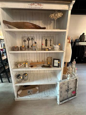 Kast landelijk beschikbaar voor biedingen