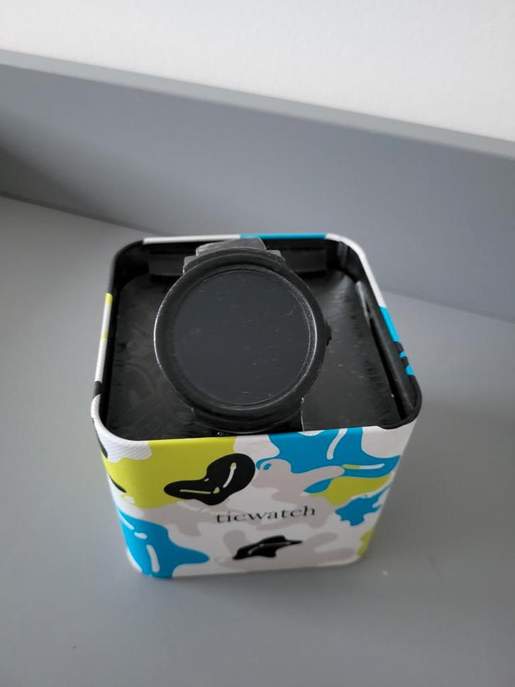 Ticwatch Smartwatch - Perfect voor Sport, Sieraden, Tassen en Uiterlijk, Smartwatches, Zo goed als nieuw, Android, Zwart, Afstand